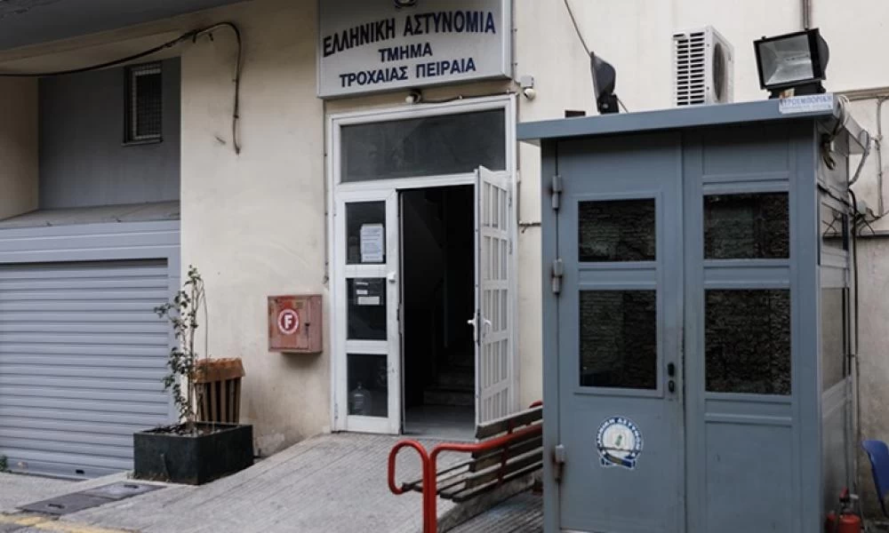 Επίθεση στην Τροχαία Πειραιά: Ολόκληρα οπλοστάσια βρέθηκαν στα σπίτια των συλληφθέντων